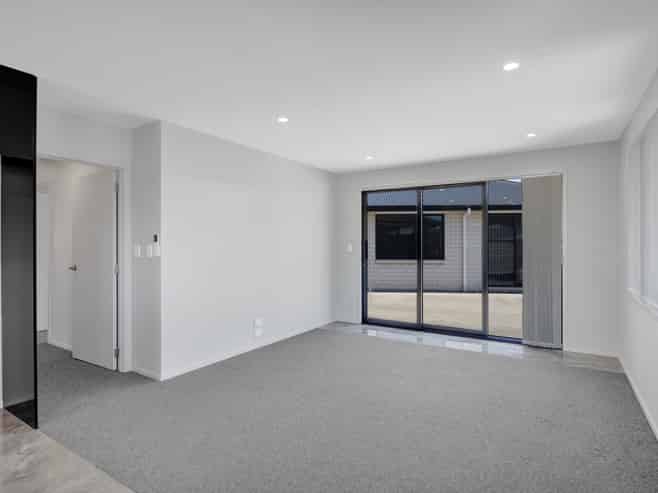 8A Frederick Place, Whalers Gate