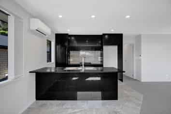 8A Frederick Place, Whalers Gate