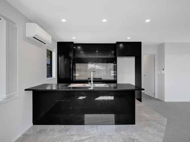 8A Frederick Place, Whalers Gate