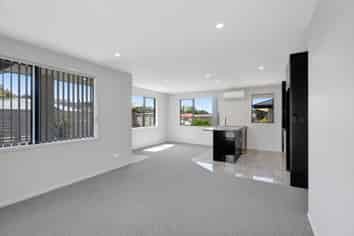 8A Frederick Place, Whalers Gate