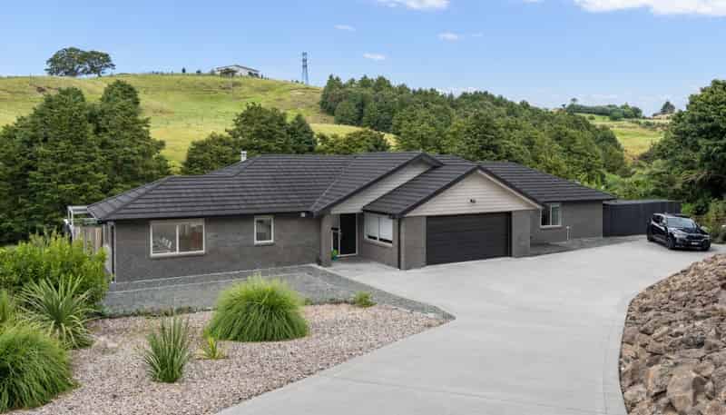 12 Catherin Servant Close, Maunu