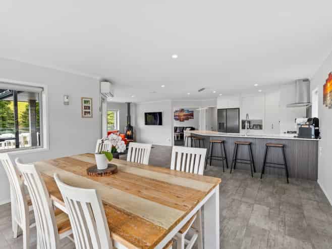 12 Catherin Servant Close, Maunu