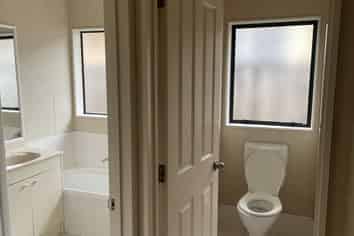 8 Eastland Road, Flat Bush