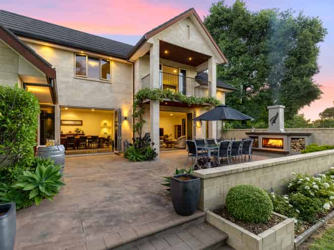 25 Hill Street North, Richmond