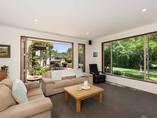 25 Hill Street North, Richmond