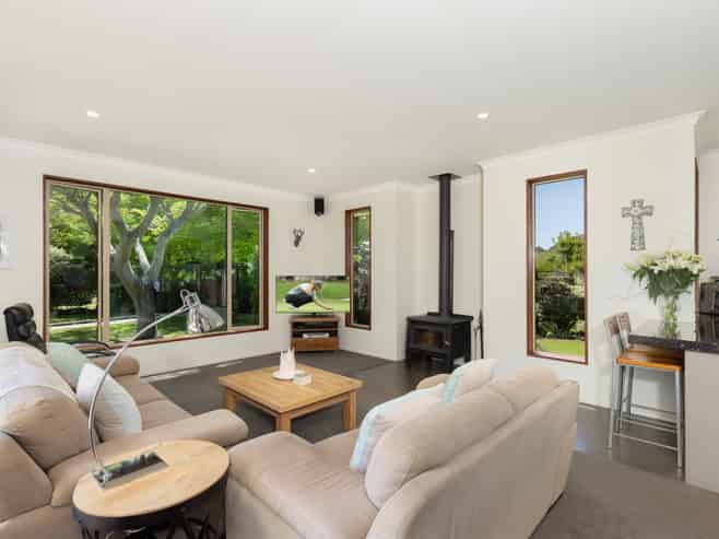 25 Hill Street North, Richmond