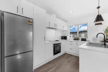 13D Sealord Place, Clendon Park