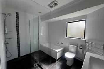 2/10 Sumich Place, West Harbour