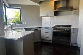 2/10 Sumich Place, West Harbour