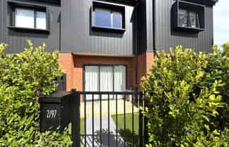 2/97 Atkinson Road, Titirangi