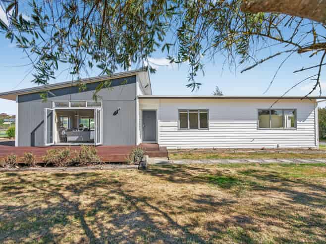 8 Redwood Lane, Martinborough