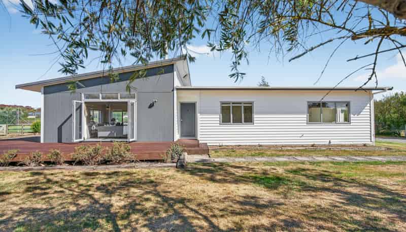 8 Redwood Lane, Martinborough