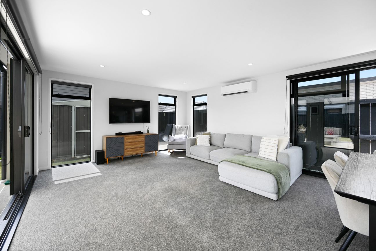 Modern Comfort Meets Solar Savings - Vaade 6