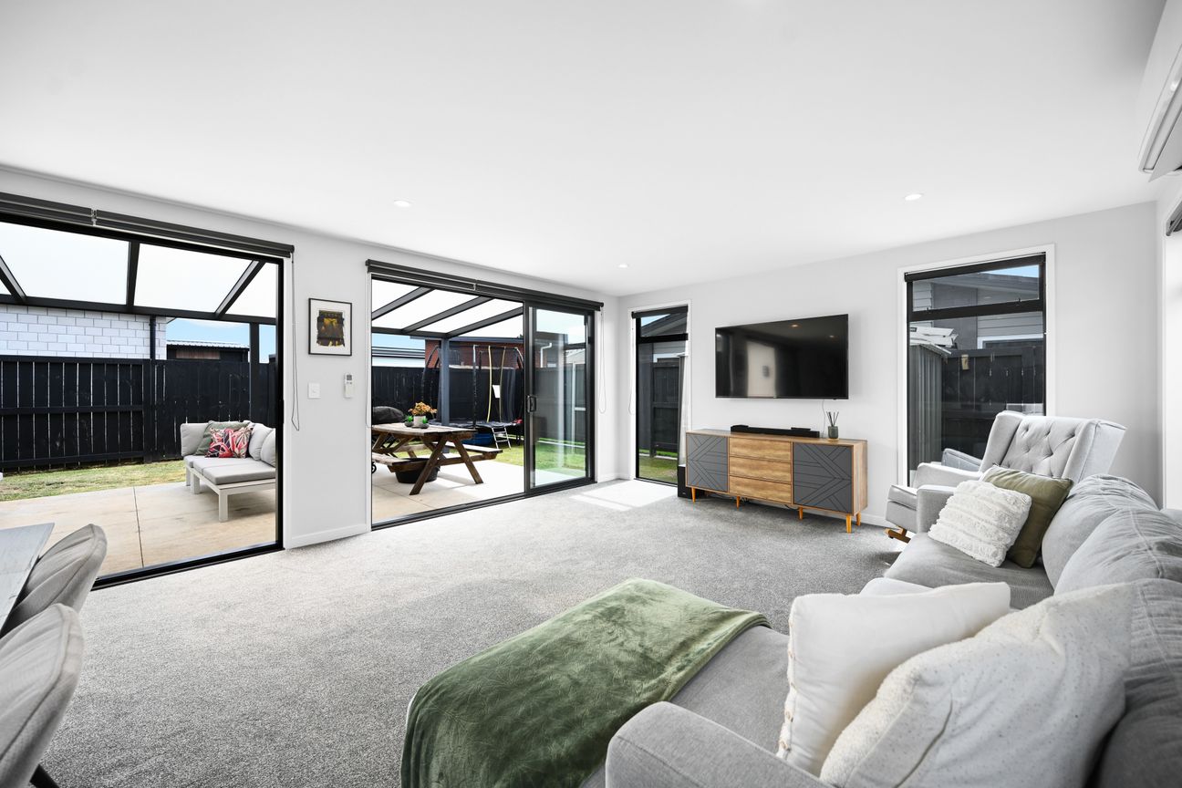 Modern Comfort Meets Solar Savings - Veel
