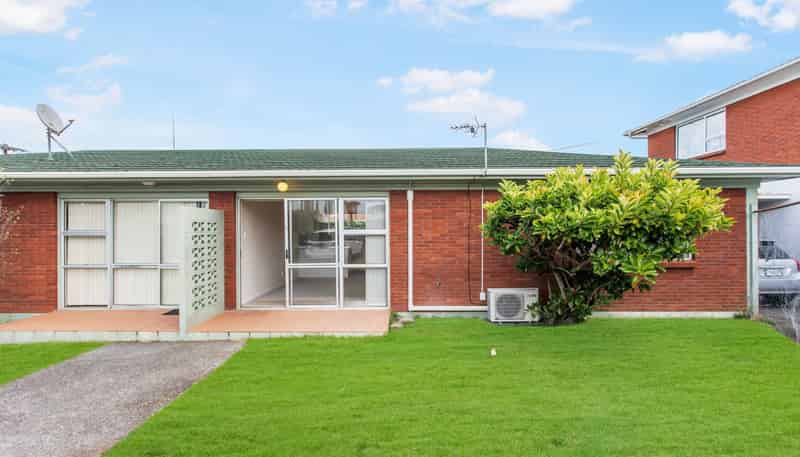 2/5 Sylvan Crescent, Te Atatu South