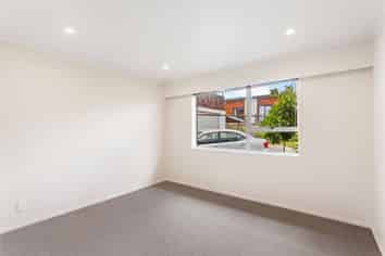 2/5 Sylvan Crescent, Te Atatu South