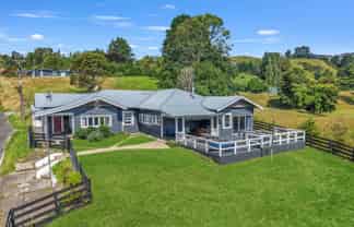 2 School Road, Tiniroto