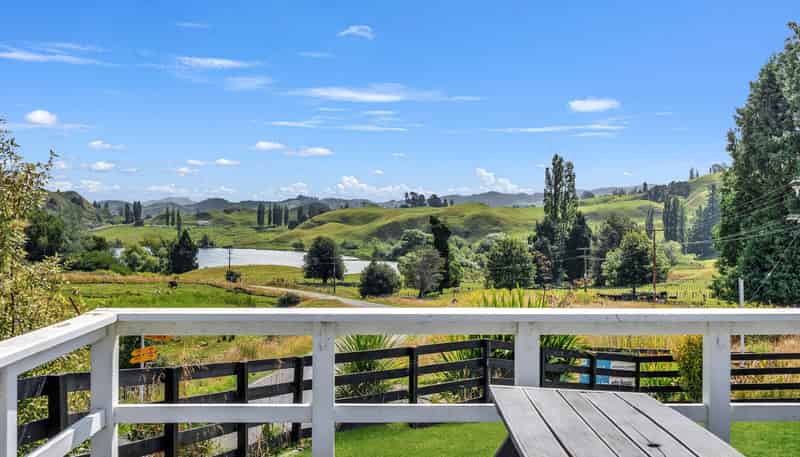 2 School Road, Tiniroto