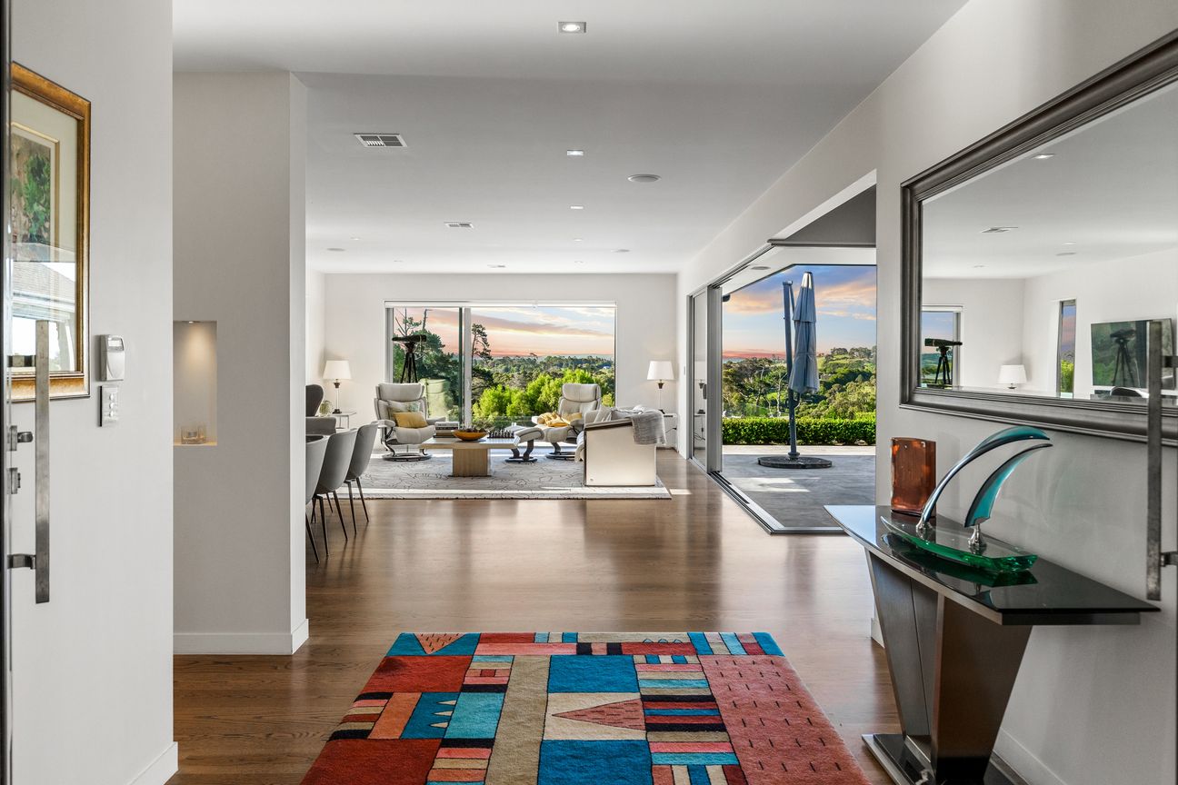 Resort-Style Living in the Future Urban Zone - Mehr