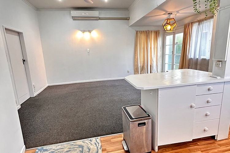 Clean Family House for Rent - Minutes from the CBD - Aanzicht 2