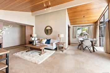 16 Flagstaff Place, Massey