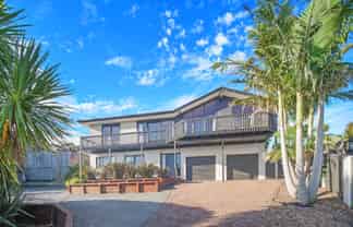 16 Flagstaff Place, Massey