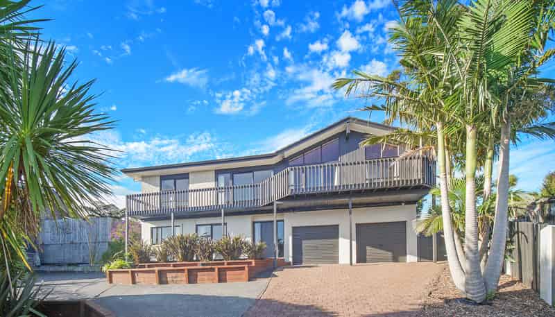 16 Flagstaff Place, Massey