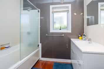 69 Lake Crescent, Hamilton Lake