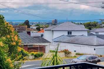 50 Golf Road, New Lynn