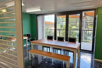 OFFICE/RETAIL SPACE - KEY LOCATION