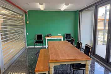 OFFICE/RETAIL SPACE - KEY LOCATION