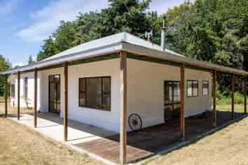 135 McIntosh Road, OMAKAU