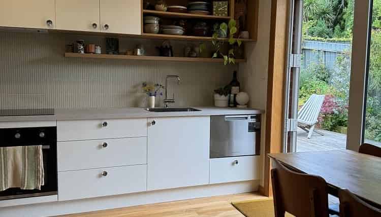 6 Cooper Street, Mornington