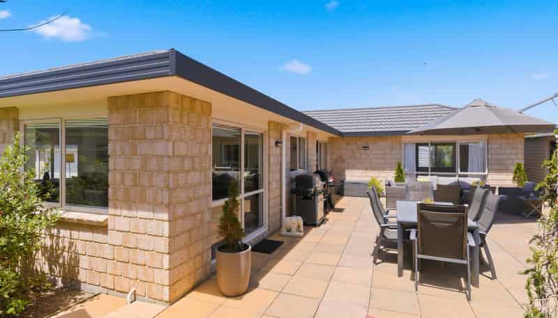 10 Barrett Drive, Waikanae Beach