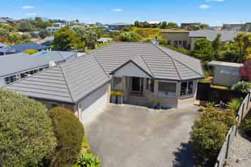 10 Barrett Drive, Waikanae Beach