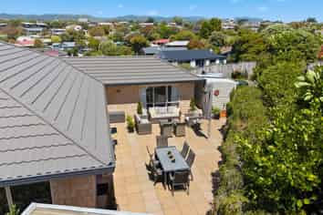 10 Barrett Drive, Waikanae Beach