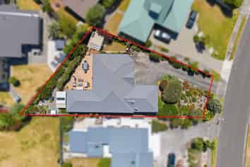 10 Barrett Drive, Waikanae Beach