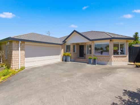 10 Barrett Drive, Waikanae Beach