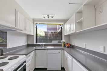 48A Satara Crescent, Khandallah