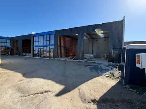 Brand New, High Spec Warehouse & Office