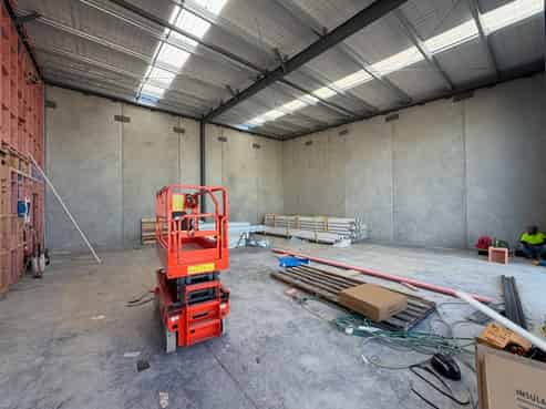 Brand New, High Spec Warehouse & Office