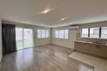 a/11 Tributary Parade, Karaka