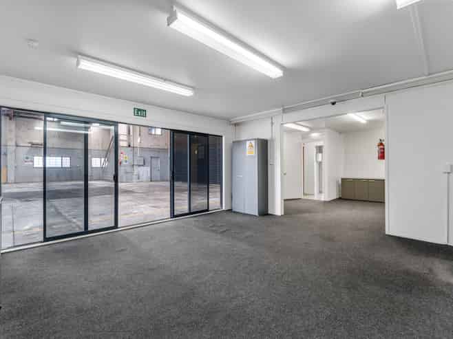 Brand exposure to SH1C with warehouse & yard