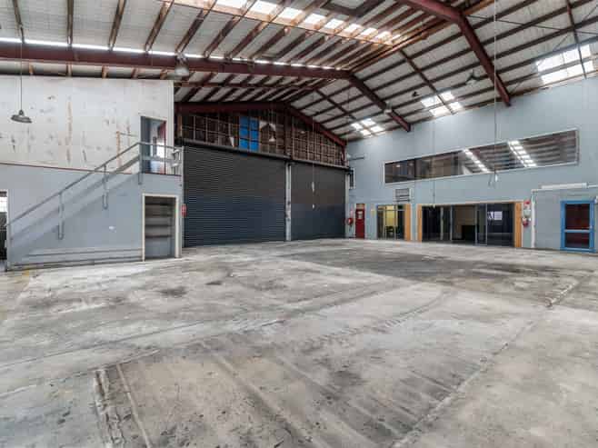 Brand exposure to SH1C with warehouse & yard