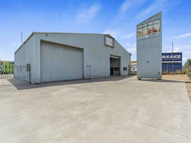 Brand exposure to SH1C with warehouse & yard