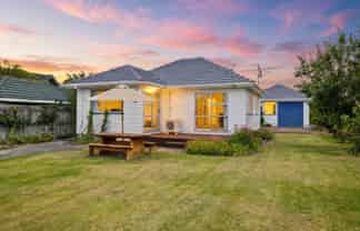 230 Avonhead Road, Avonhead