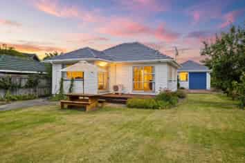 230 Avonhead Road, Avonhead