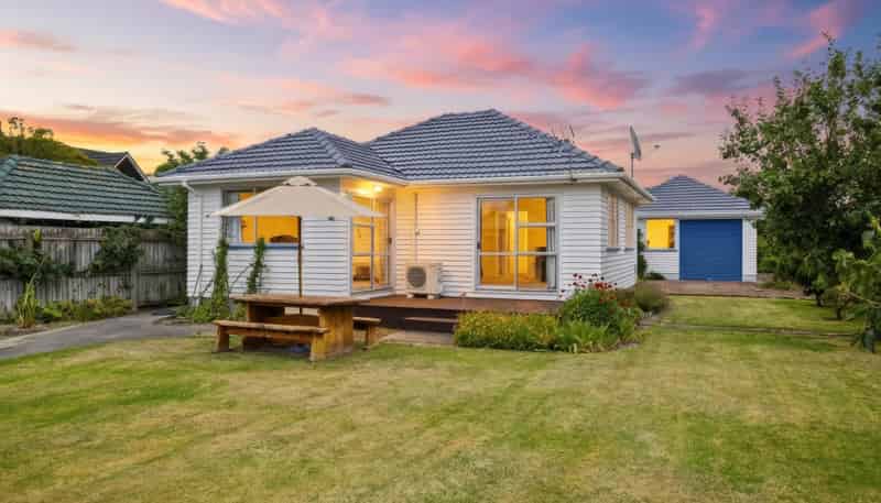 230 Avonhead Road, Avonhead
