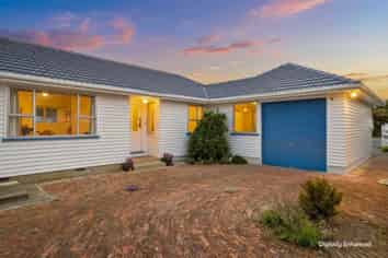 230 Avonhead Road, Avonhead