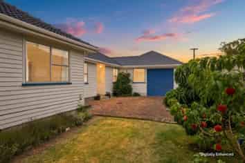 230 Avonhead Road, Avonhead